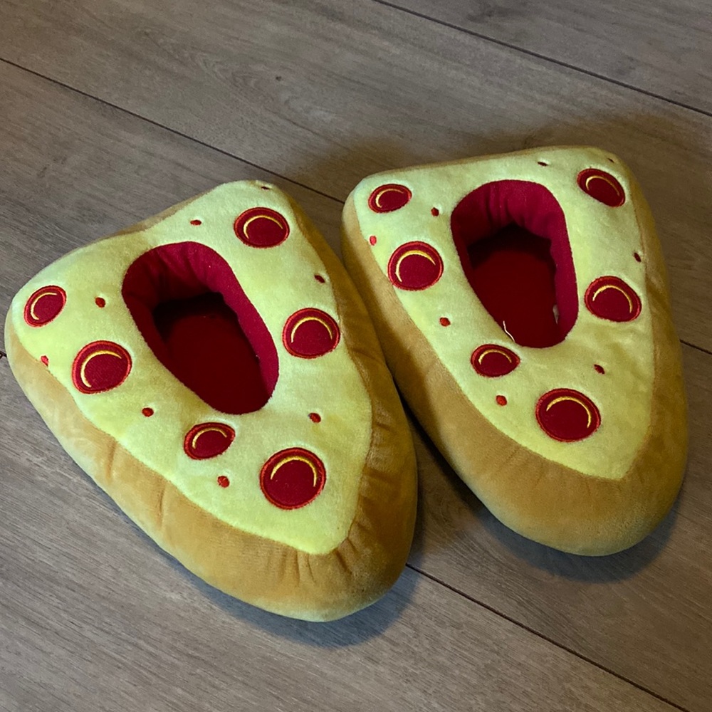 🍕 Pizza slippers 😁